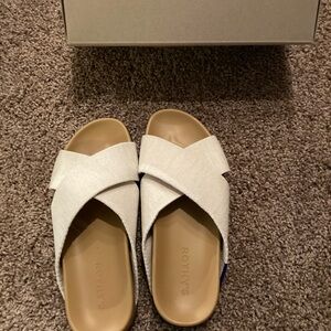 Rothy’s weekend slide sandals in oat size 6.5 (in box)